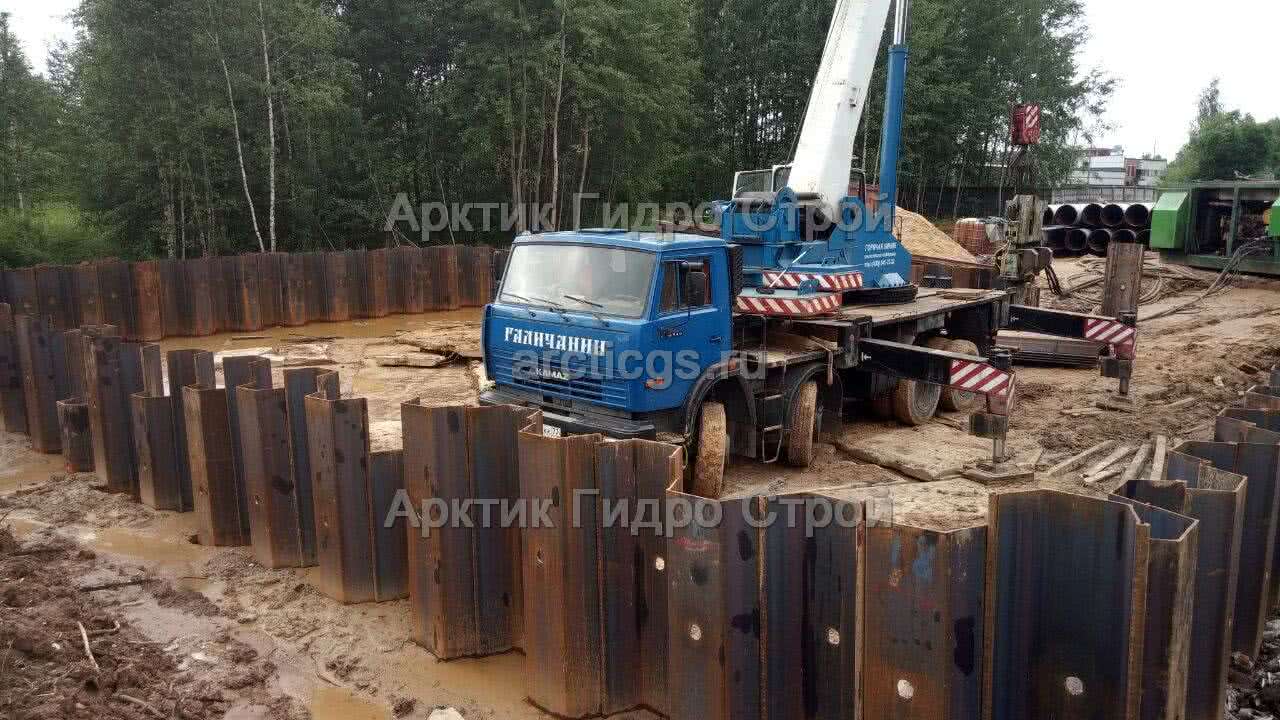 Устройство шпунтового ограждения с применением вибропогружения